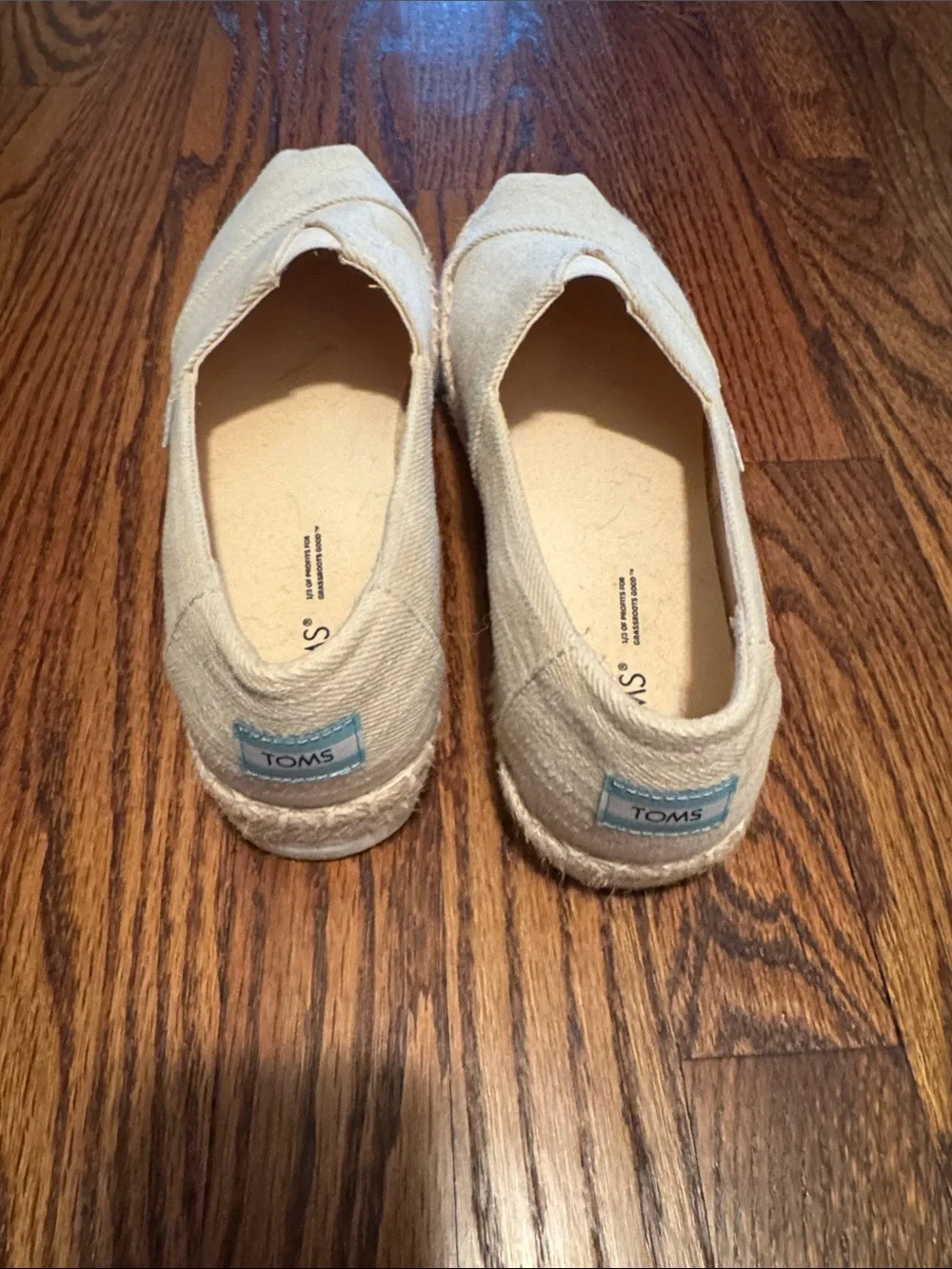 TOMS Women 9.5 Classic Slip-On Espadrilles in Beige